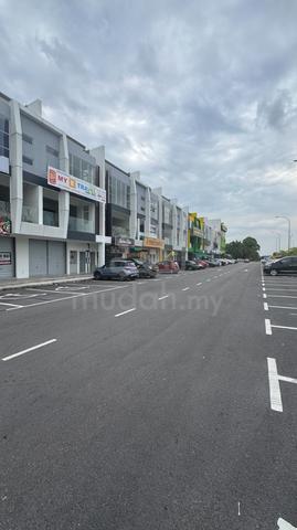 {GROUND FLOOR} 3Storey ShopLot, Suria Industrial Park SEPANG 2