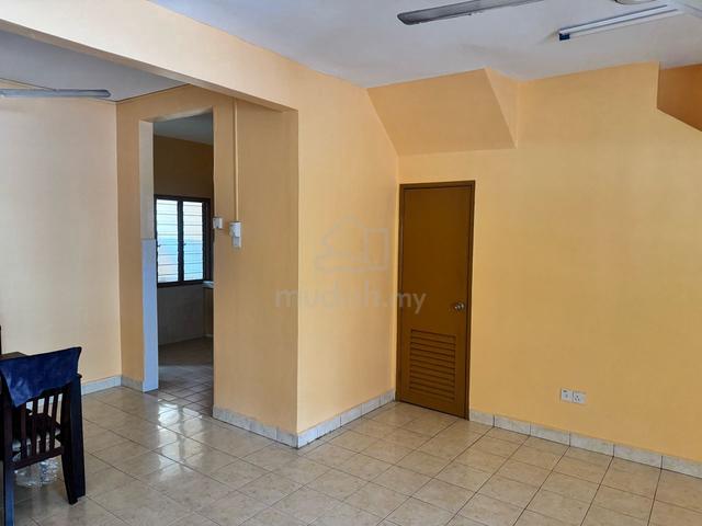Partly Furnished Taman Putra Prima Puchong 4