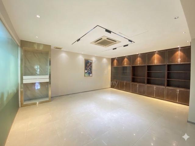 Shoplot Enbloc Puchong Corner unit suitable Showroom/Education/Trading 1