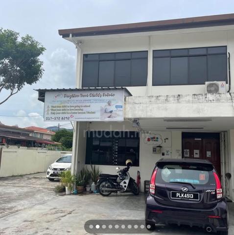 Greenlane corner double storey house with big compound for Sales . 1