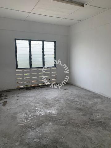 Kulai Temenggong Flat full loan new painting