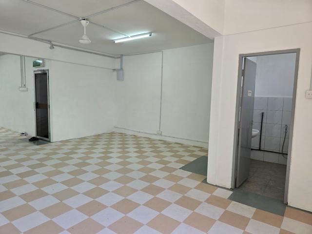 1st floor shop lot /office lot opposite USM entrance 1