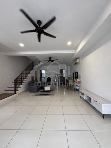 Taman Puchong Legenda 3 Storey House For Rent, Rumah Puchong Disewa 1