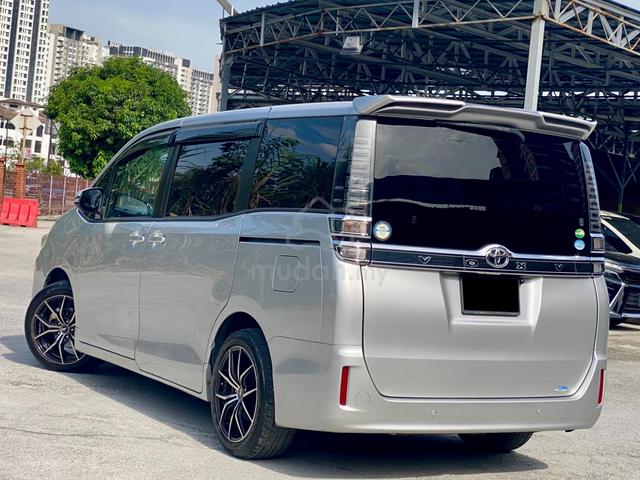 2018 Toyota VOXY X 2.0 8SEATER FACELIFT LEATHER-ST - 2