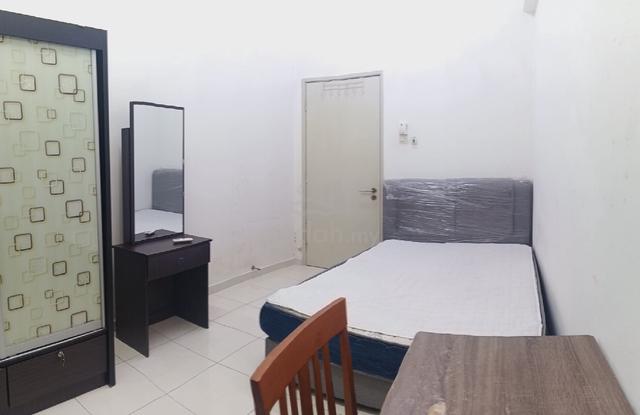 Female available for rent I residence Kota damansara middle room 1