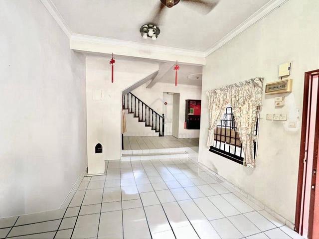 Ros Merah height Johor Jaya. Good condition. Gated and guarded 1
