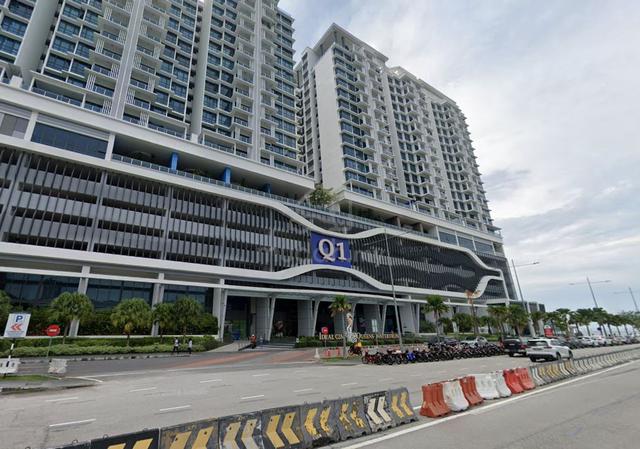 Queens Residences Q1 @ Queens Waterfront 1