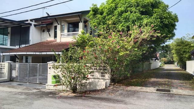 End Lot SemiD 2 Tingkat Astana Permai, IM12 - Near UIA|Gated&Guarded 3