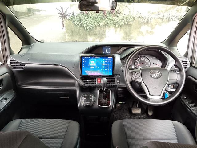 2013 Toyota Voxy 2.0 (A) ZS Package - 4