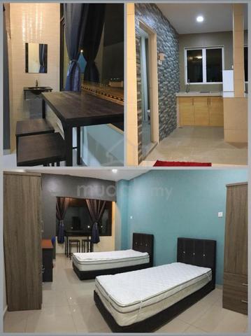 Double Storey Shop 5 Rooms Upstairs ,Facing Main Road ,ROI 5.6%  728K 2