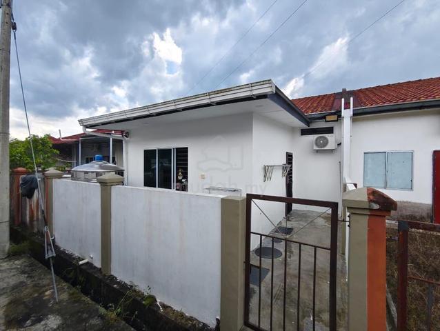 Uni Garden Renovated & kitchen extension Single Storey Inter For Sale 1
