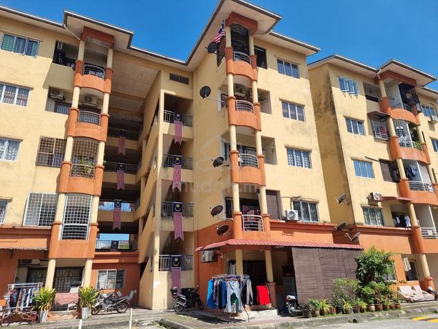 Merak Apartment (Shah Alam) 1