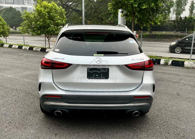 Mercedes Benz GLA 35 AMG 4 MATIC FULL SPEC SUNROOF - 4