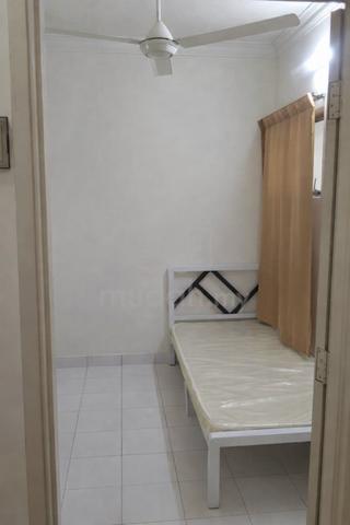 Sg Buloh Bilik Teres Medium  Attached Bathroom & Air Cond 1