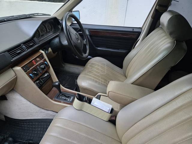 1995 Mercedes Benz E-CLASS 2.2 220 (CKD) W124 (A) - 3