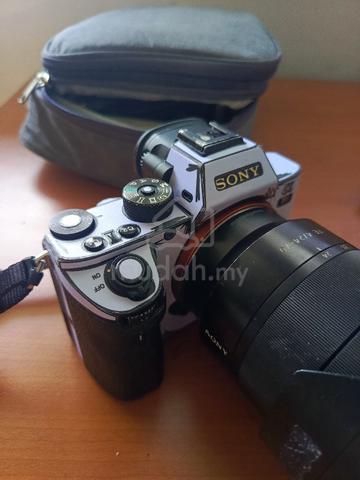 Sony A7RII Mirrorless Camera with FE 24-70mm Lens  - photo 4 of 6