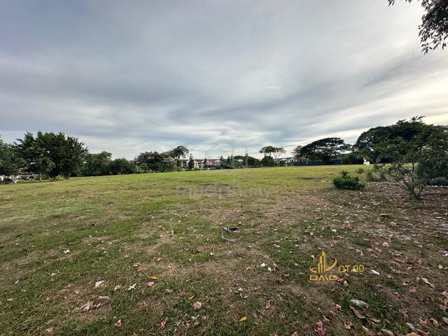 Facing Field unit Taman Klang Utama 2sty Endlot sell below market pric 1