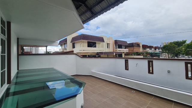Double semi detahced , island park , 3400sf 1
