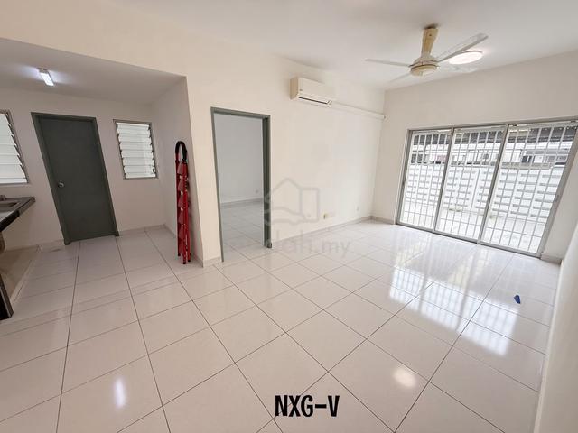 PARTIALLY FURNISHED !! Laman Impian G Floor TownHouse Bandar Botanic 1