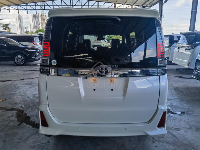 2021 Toyota VOXY 2.0 ZS KIRAMEKI III (A) - 5