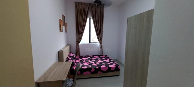 The Hamilton Condominium Middle  Room  For rent-Male Only, 1