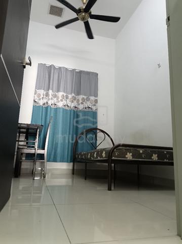 Single Room, WiFi & Windows  2
