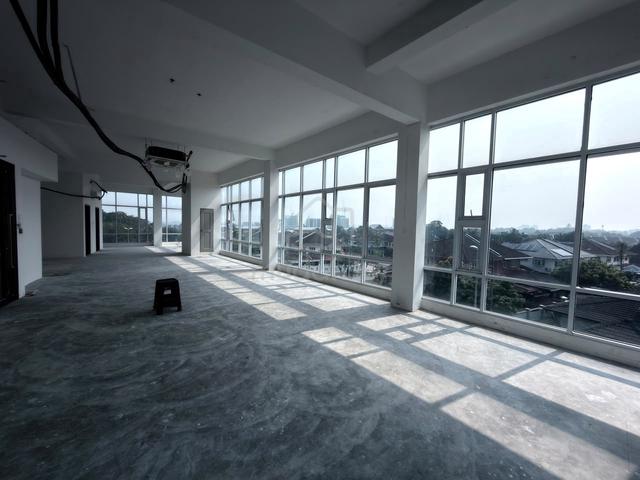 Office for rent | Golden Chayi, BDC, Corner Unit with Lift 1