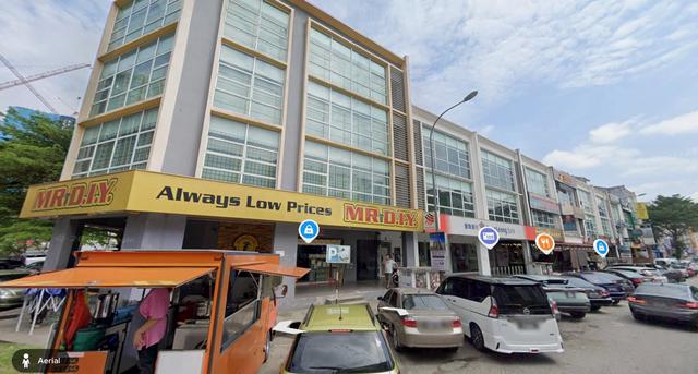 Taman Equine 3 Storey Shop , Bank Area , ROI 4.4% 1