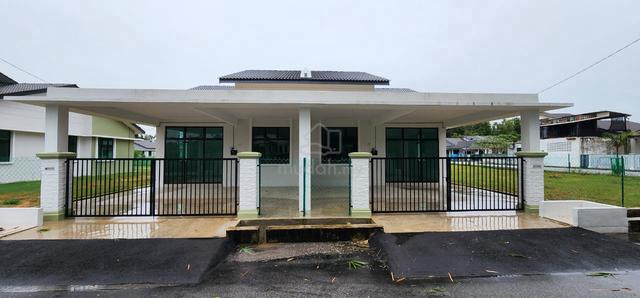 Rumah SEMI D Setingkat @ Lorong Anak Air, Tanjung Lumpur SUPER LUAS 1