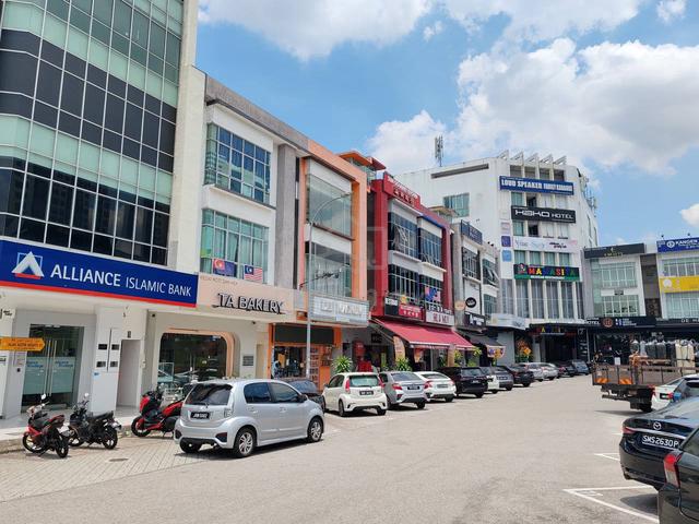 Austin Heights @ Taman Mount Austin, 3 Storey Shoplot, 24x70 1