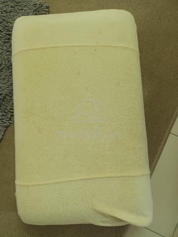 foam pillows 2 pcs  - photo 4 of 4