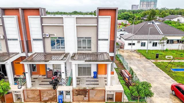 END LOT Double Storey Terrace Taman Seri Pagi, Seksyen 29 Kampung Lomb 1