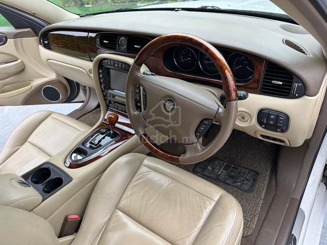 2005 Jaguar XJ8 3.6 LUXURY (A) - 3