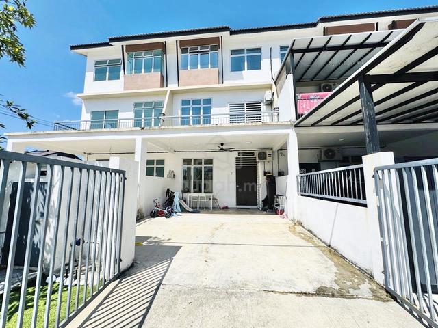 RENOVATION UNIT 3 Storey Terrace Scientex Kundang Jaya, Rawang 1