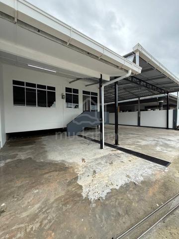 LARGE Carporch Corner House @ Arang Road 1