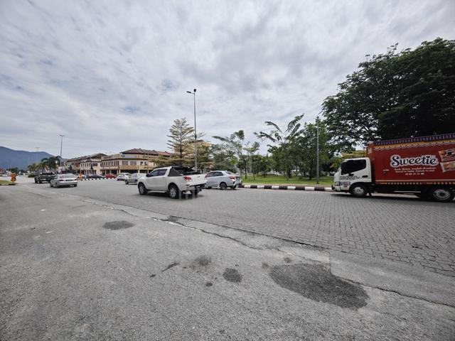 Jalan Kampar Ipoh  / 2 Storey Shop Lot / Hot Area / Facing Main Road 2