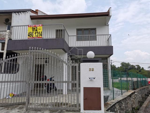 2 sty Corner 4R3B Newly Refurbish at Taman Bukit Serdang sec.6,Serdang 1