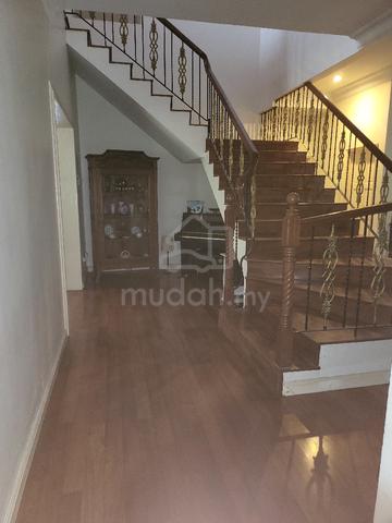Bungalow in high demand area. 1