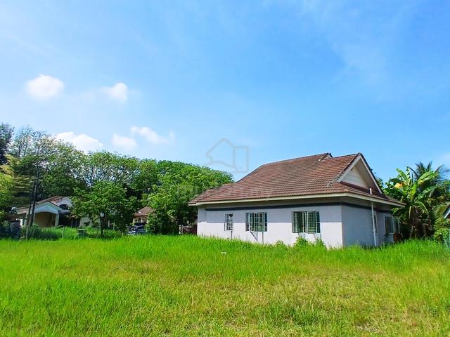 [ Corner Lot - Land 8120 sqft ] Freehold Bungalow Pantai Sepang Putra 1