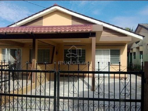 2 buah rumah Semi D di Manjoi untuk di jual 1