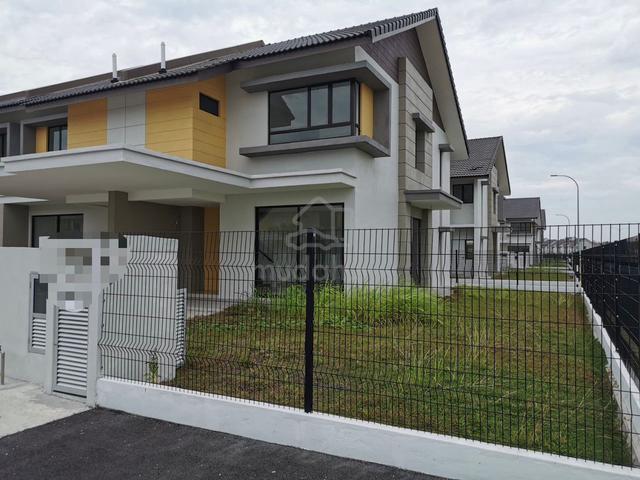 Bandar Mahkota Banting End Lot With Land 2 Storey House Guarded WCE 1