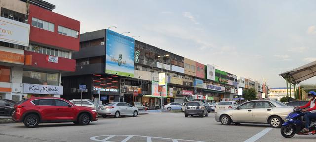 SS2 Petaling Jaya Ground Floor Shop 1800 Sf face Main Road for Rent 1