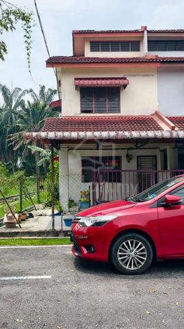 Medium cost landed house Parit Raja for Rent 1