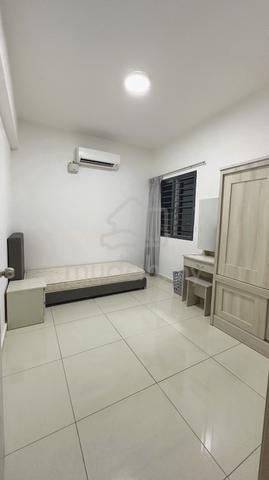 Middle Room at Axis Crown@Ampang, 3 minutes walk to LRT Pandan Indah 1