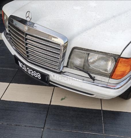 Mercedes w126 limousine - 1