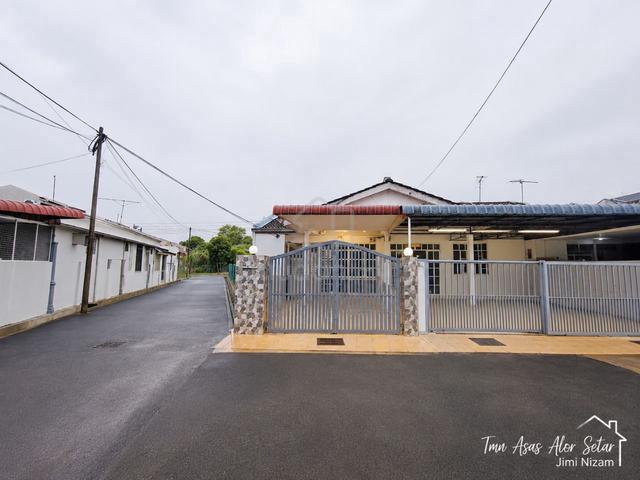 CORNER LOT , OPEN FACING 🏠 Freehold INTERNATIONAL LOT 🤲 FULL RENO 🏠 1