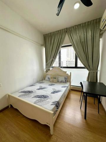 Danga Bay Master Room with Private Toilet For Rent 1