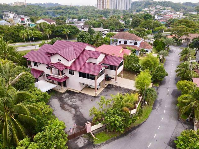 Bungalow Desa Pinggiran Putra Dengkil Selangor 1