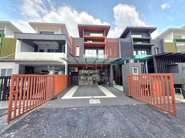 FULLY RENOVATED & EXTENDED 2Sty Clover Homes Laman Semanggi Semenyih 1