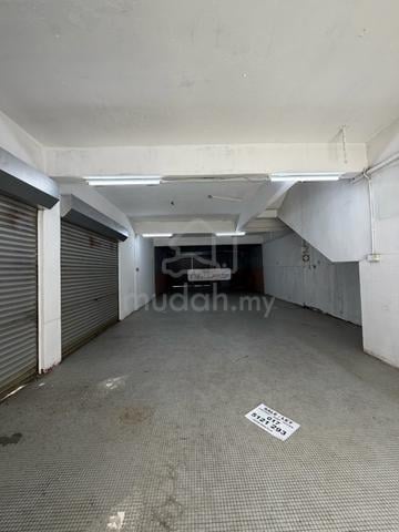 FACING MAINROAD Bandar sri damansara sd5 KL ground floor for rent 1